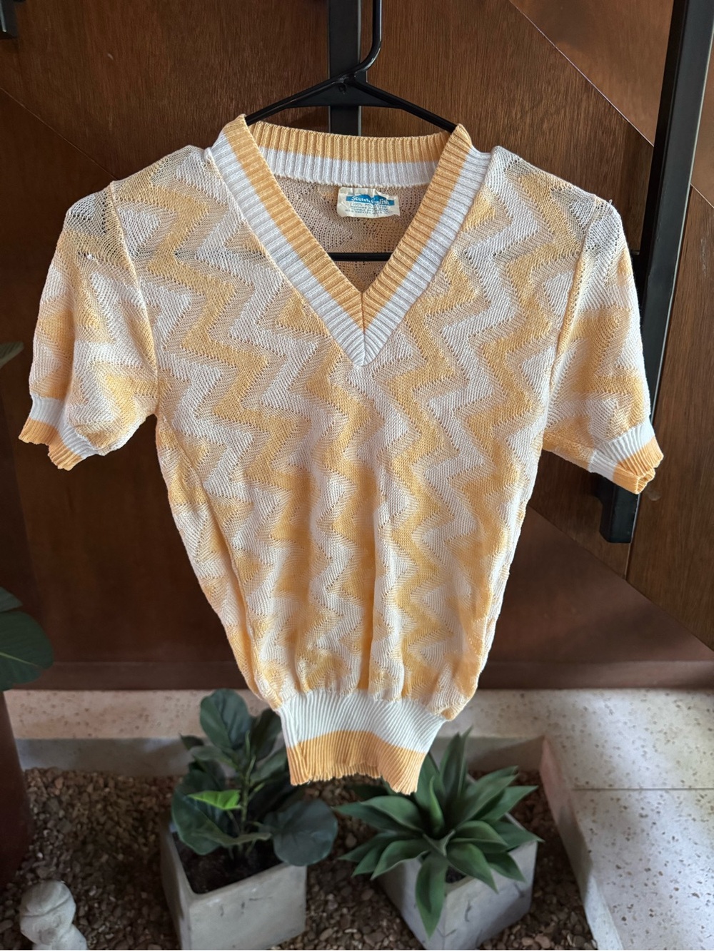Vintage Peach and White Chevron Knit V-Neck Pullover